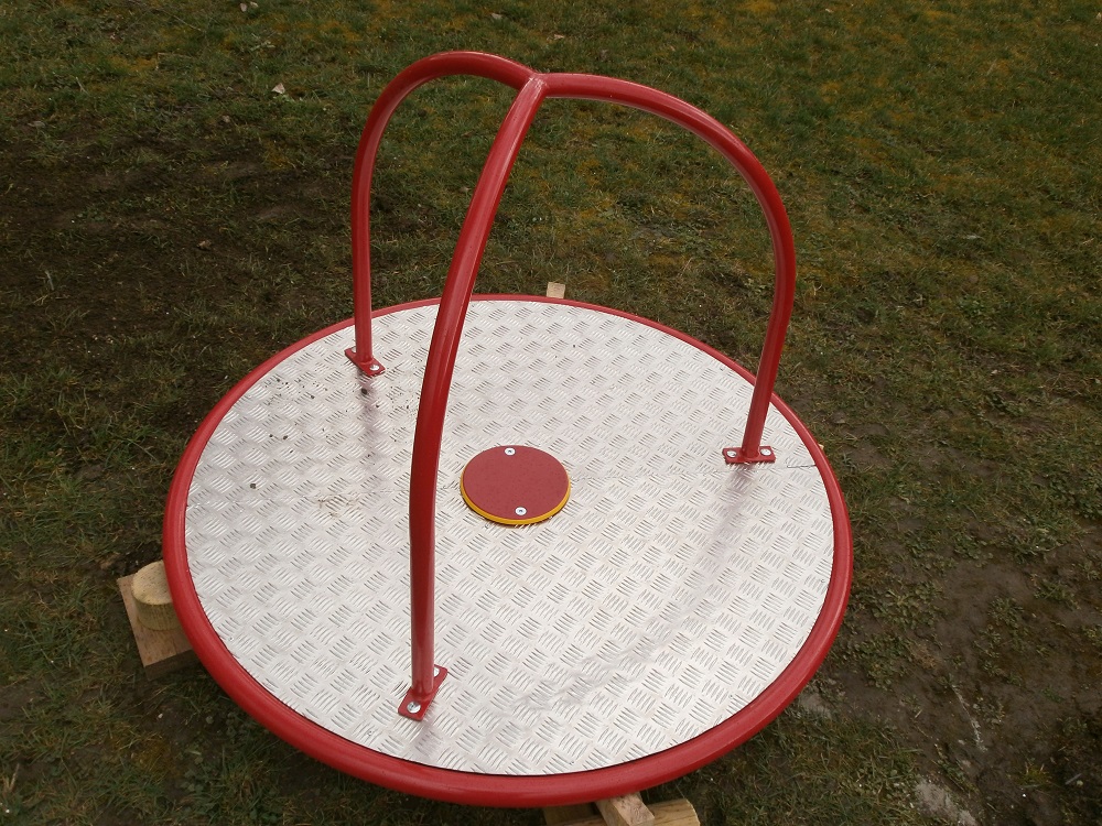 Krízové stredisko, Trnava, detské ihrisko , kolotoč, rovnovážny kruh