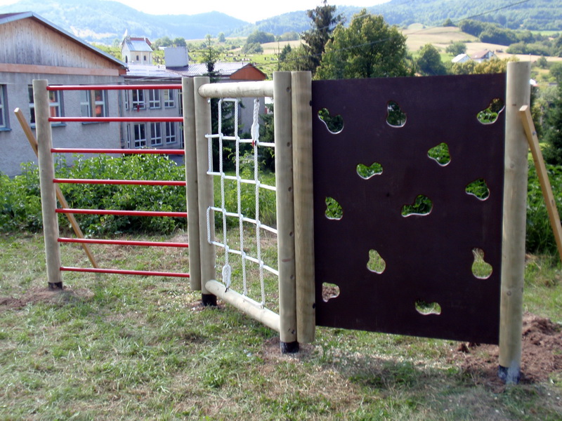 detske ihrisko ZŠ Banská Belá, 2009