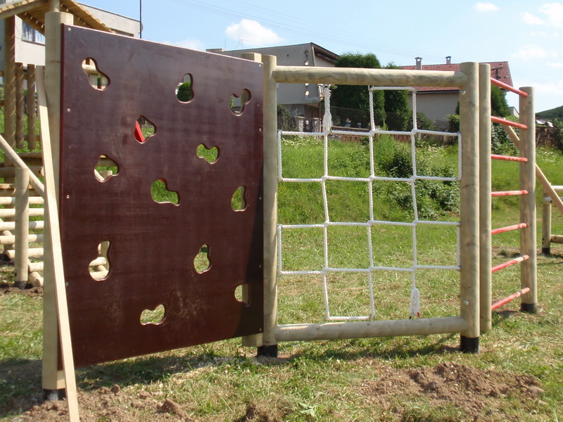 detske ihrisko ZŠ Banská Belá, 2009