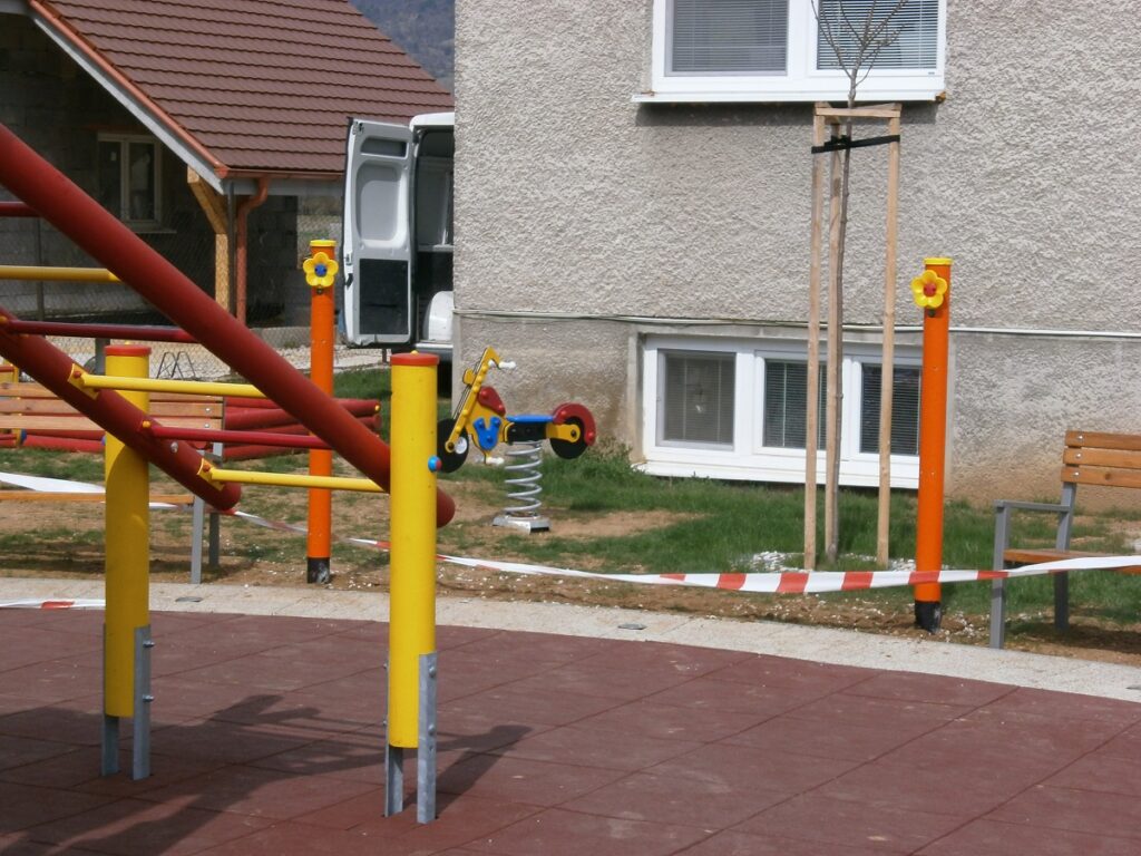 Dopadové plochy detského ihriska Dopadové plochy detského ihriska