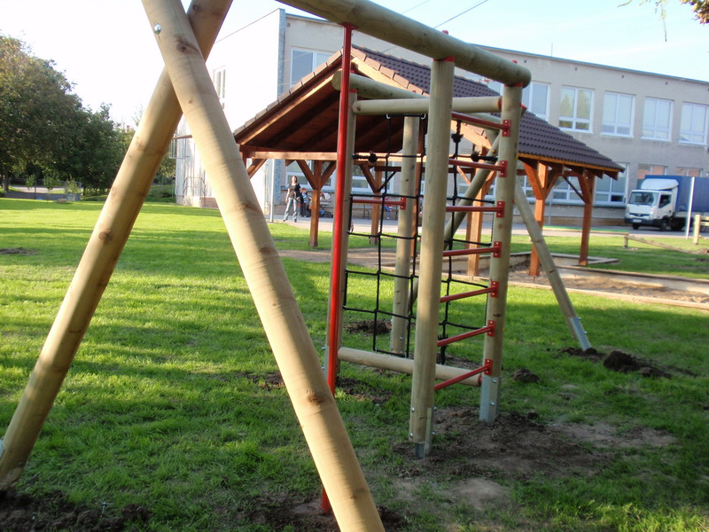 detske ihrisko ZŠ Čataj, 2010