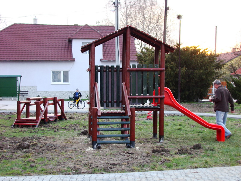 detske ihrisko Obec Letničie, 2008
