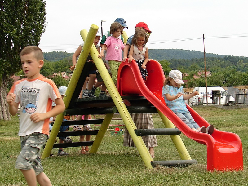 detske ihrisko MŠ Opatovce nad Nitrou, 2007