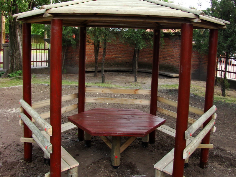 detske ihrisko ZŠ Nové Zámky, Czuczora, 2008