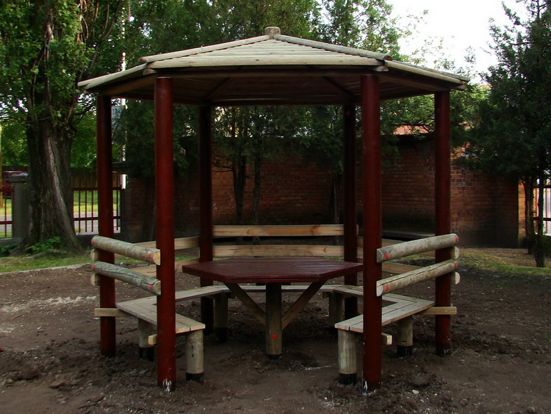 detske ihrisko ZŠ Nové Zámky, Czuczora, 2008