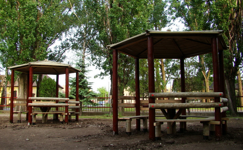 detske ihrisko ZŠ Nové Zámky, Czuczora, 2008