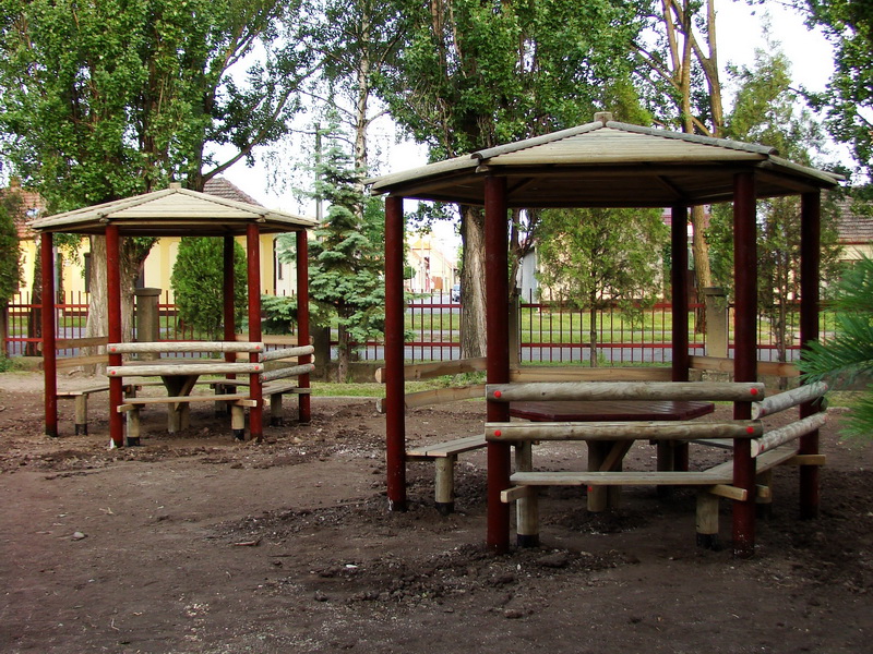 Altánok na školský dvor