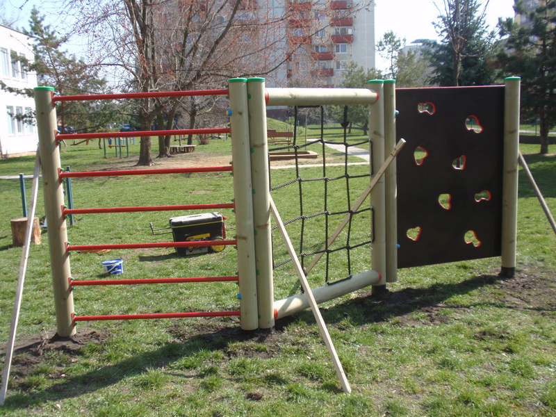 detske ihrisko MŠ Nové Zámky, Bitúnkova, 2011