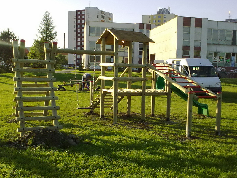 detske ihrisko ZŠ Pezinok, Na bielenisku, 2010