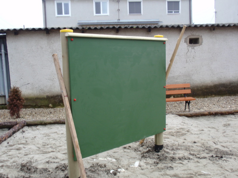 detske ihrisko ZŠ Veľké Kapušany, Fábryho, 2011