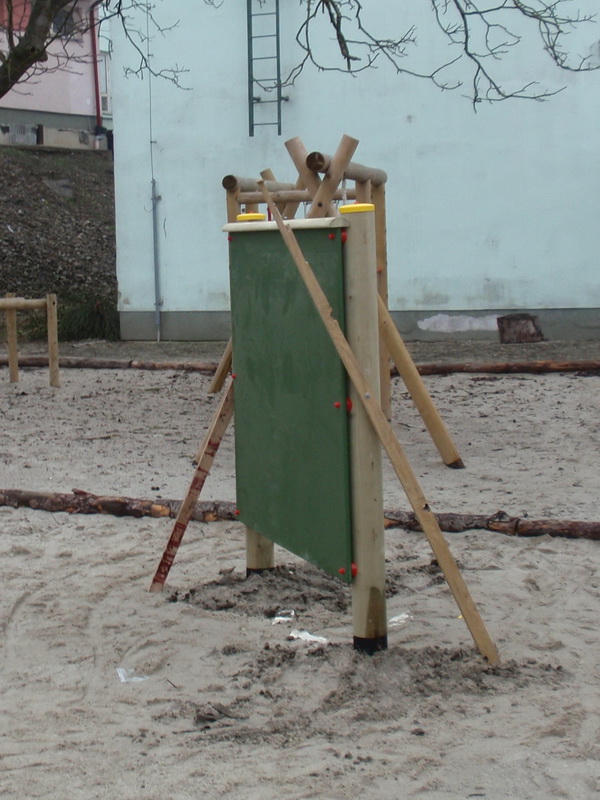 detske ihrisko ZŠ Veľké Kapušany, Fábryho, 2011