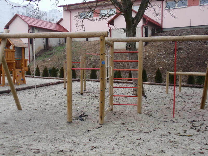 detske ihrisko ZŠ Veľké Kapušany, Fábryho, 2011