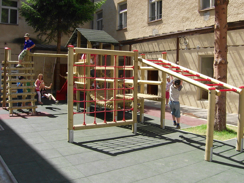 detske ihrisko ZŠ Trnava, Halenárska, 2010