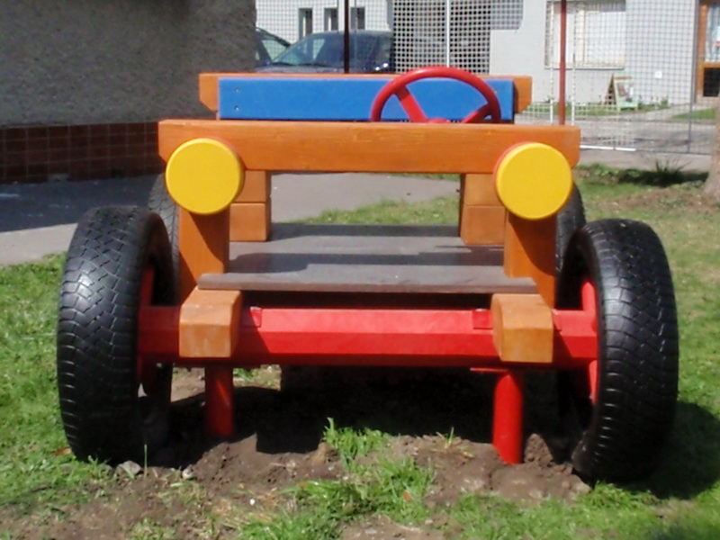 detske ihrisko MŠ Liptovský Mikuláš, Nábrežie 4.apríla, 2011