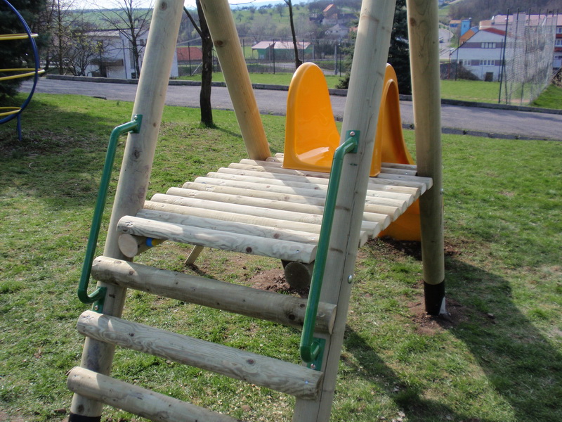 detske ihrisko ZŠ Bzovík, 2011