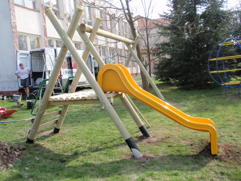 detske ihrisko ZŠ Bzovík, 2011