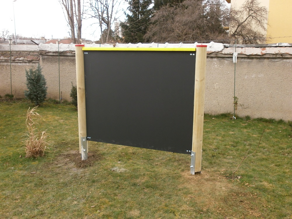 Krízové stredisko, Trnava, detské ihrisko , kolotoč, rovnovážny kruh