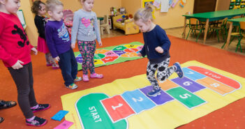 Skákacie podlahové hry a detské hracie koberce Skákacie podlahové hry a detské hracie koberce