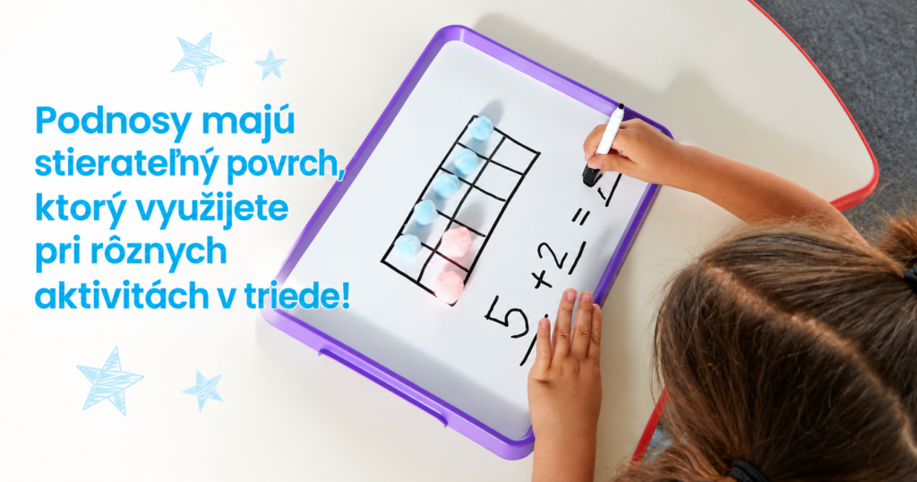 Dieťa počíta a zapisuje príklad na magnetickom stierateľnom podnose v materskej škole.