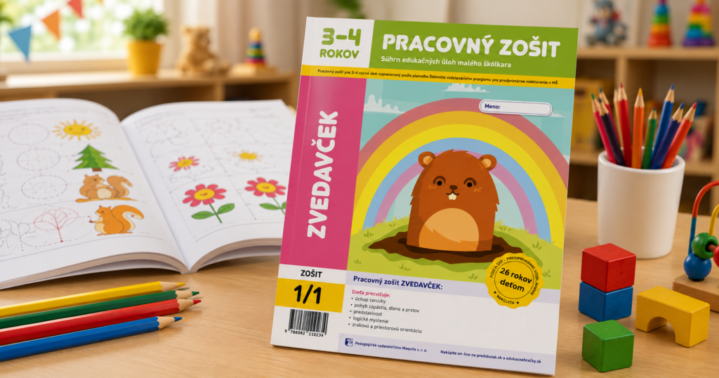 Pracovný zošit Zvedavček pre deti vo veku 3–4 roky na stole s farebnými ceruzkami a didaktickými hračkami.